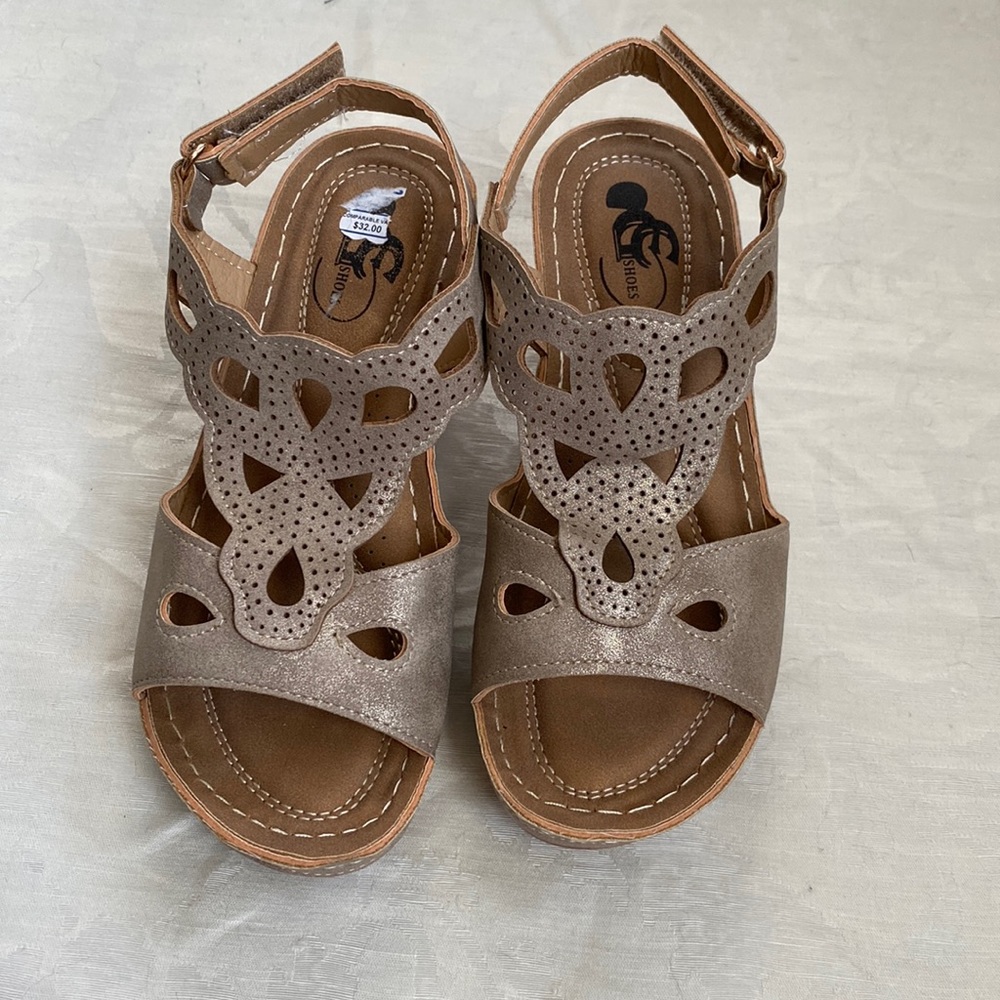 Comfort Step Women’s Taupe Wedge Sandals